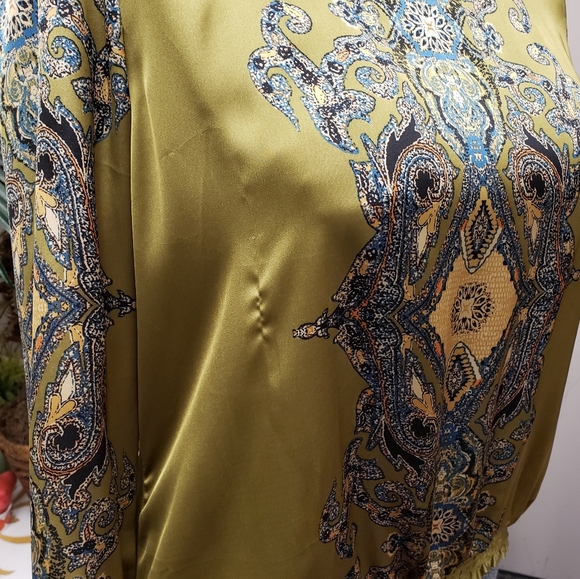 Women's Apt 9 Pullover Blouse With Unique Symmetrical Design, Size L - Picture 4 of 12